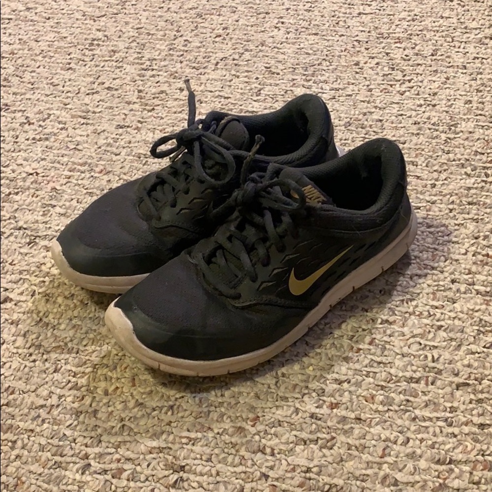 Nike tennis shoes